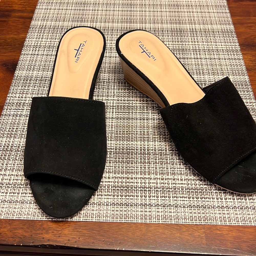 Tahari Womens Wedge NEVER WORK Size 8